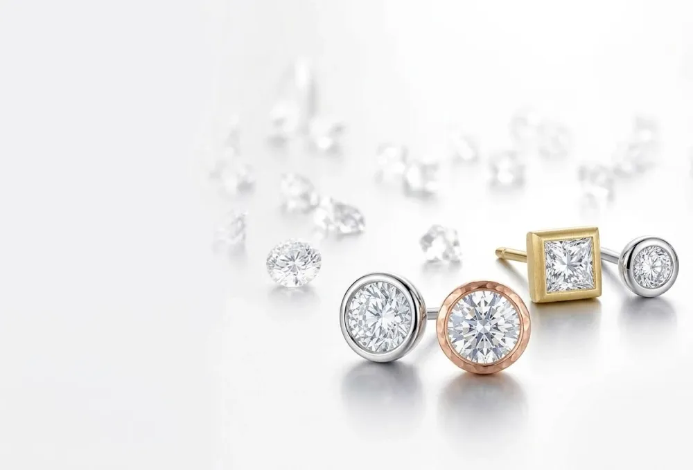 Men’s wedding bands in platinum, gold, and mixed metals with modern textures — SAMA jewelry