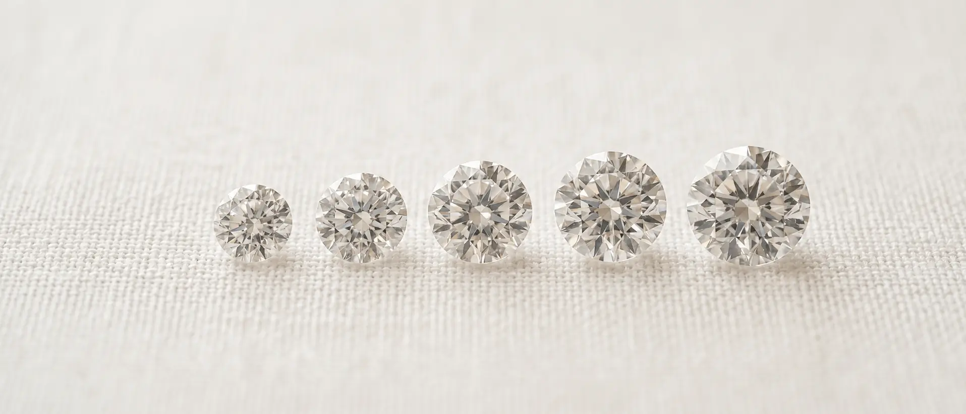 Hand displaying diamonds in 1 carat, 2 carat, and 3 carat sizes — available in both lab grown and natural diamonds by SAMA